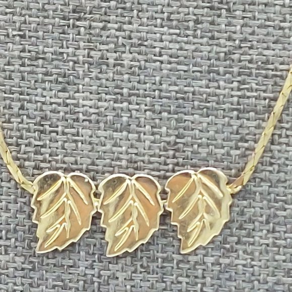 Unknown | Jewelry | Gold Plated Leaf Three Leaf Necklace New 6 Inches ...